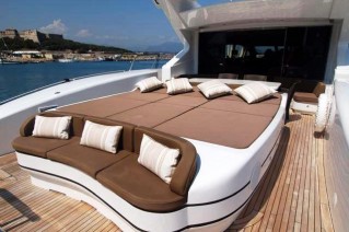 LES -  Aft Deck Sunpads
